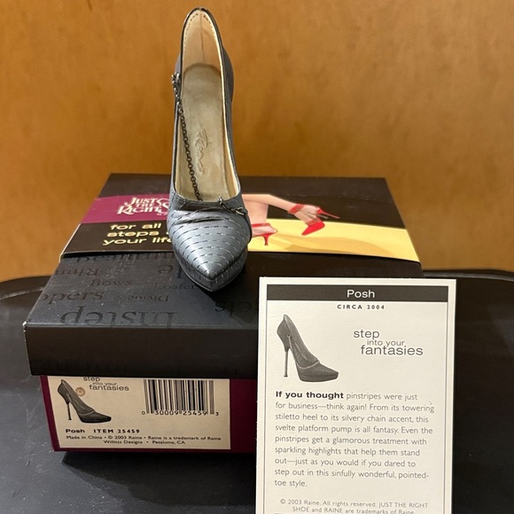 Just The Right Shoe Elegant Black Heels - Picture 4 of 5